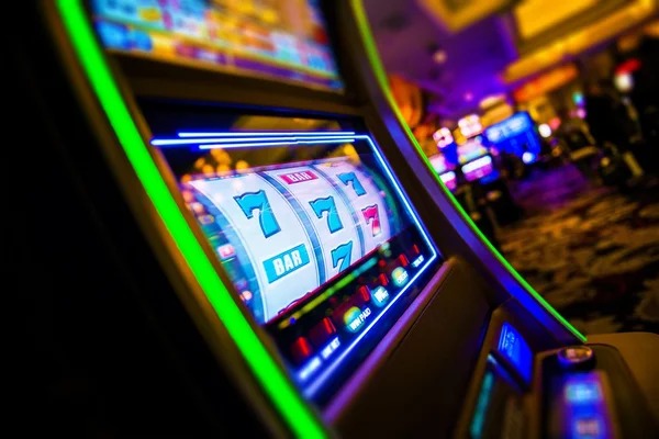 km510 Lucky Neko table games and live roulette interface